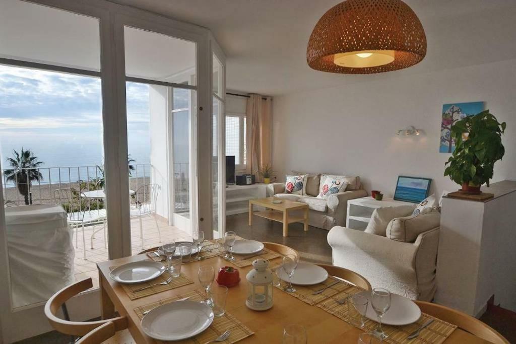 Duplex En Frente De La Playa Al Lado De Barcelona Apartment Canet De Mar Luaran gambar