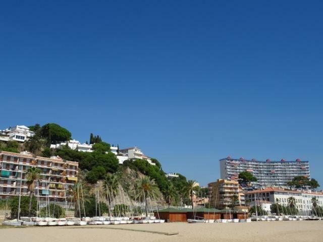 Duplex En Frente De La Playa Al Lado De Barcelona Apartment Canet De Mar Luaran gambar